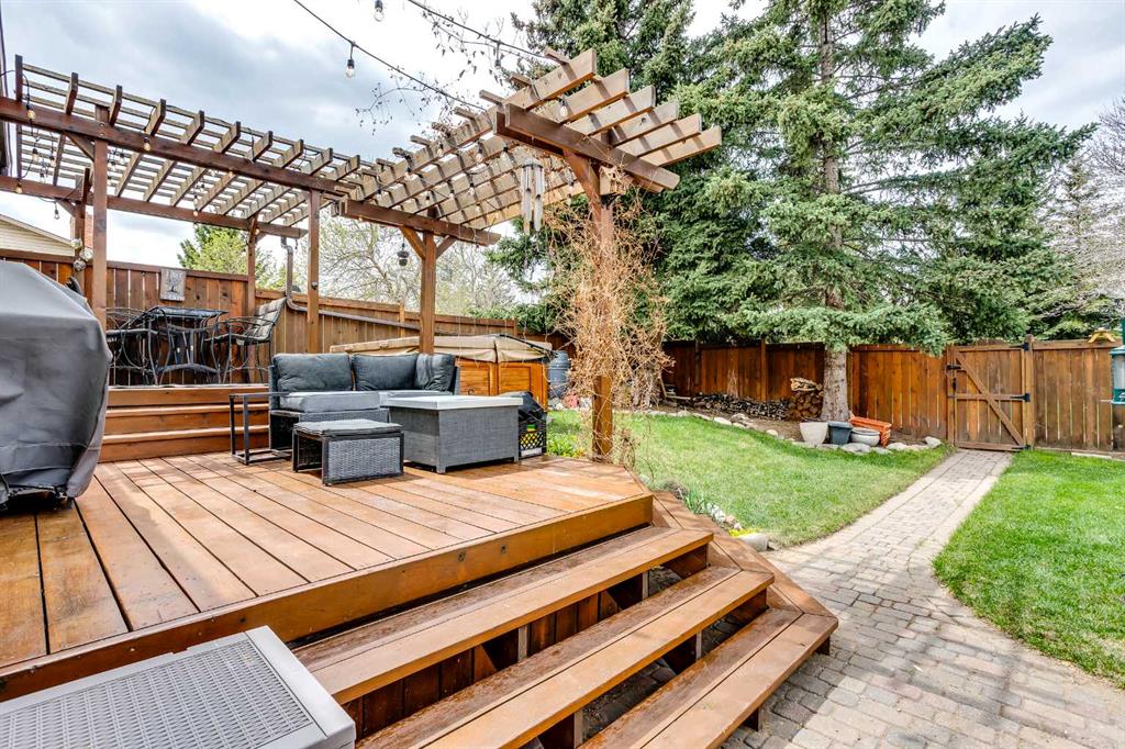 Picture for 15 Bearberry Crescent NW