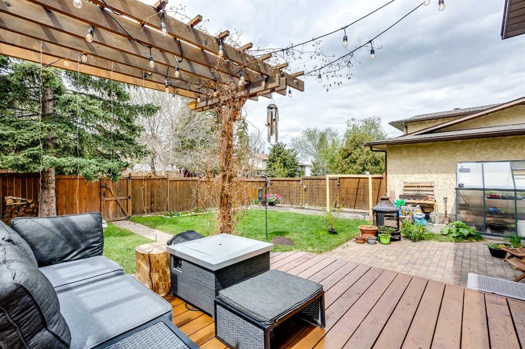 Picture for 15 Bearberry Crescent NW
