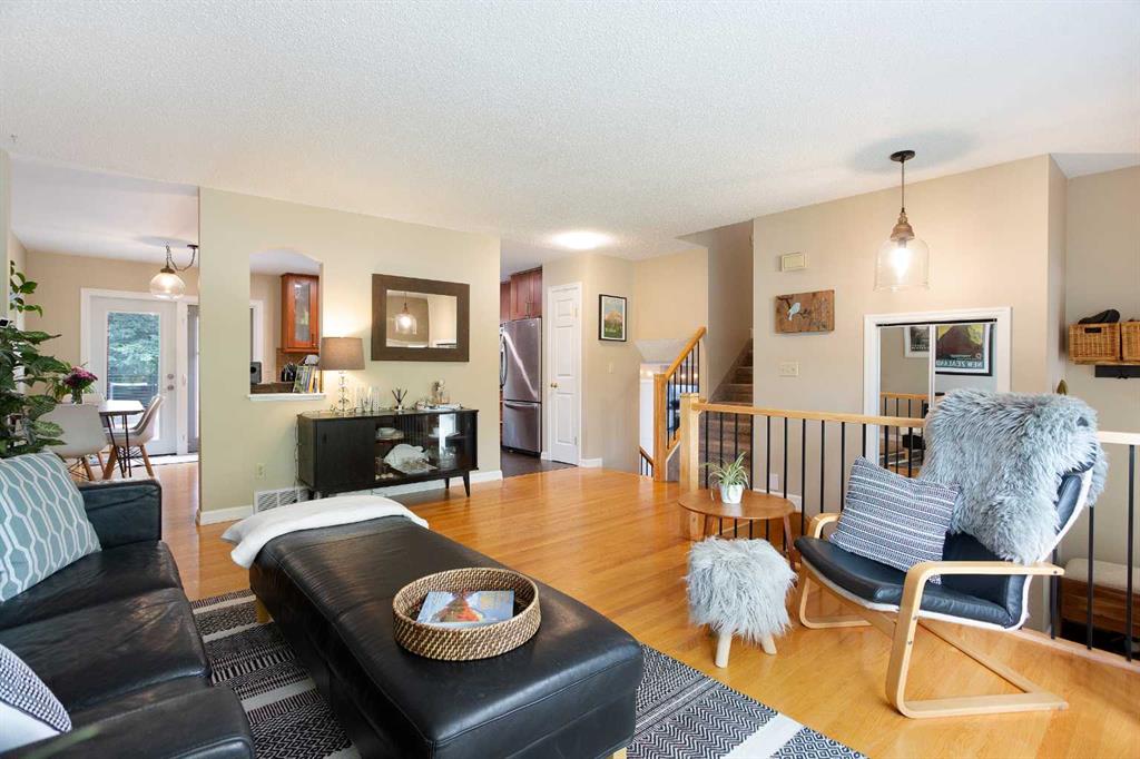 Picture for 15 Bearberry Crescent NW