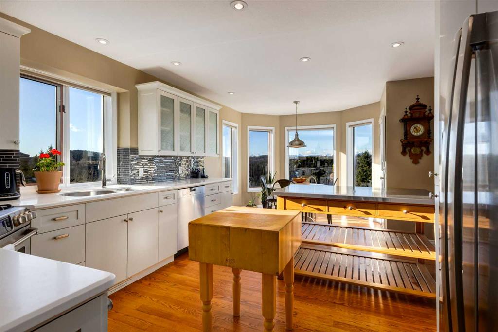 Picture for 42 Sunset Way  https://www.cirrealty.ca/reb/creb/17/A2265917_10.jpg