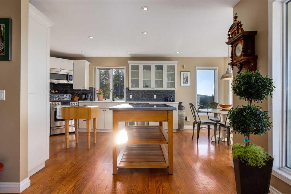 Picture for 42 Sunset Way  https://www.cirrealty.ca/reb/creb/17/A2265917_11.jpg