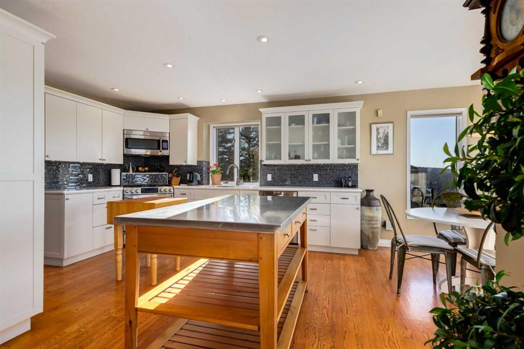 Picture for 42 Sunset Way  https://www.cirrealty.ca/reb/creb/17/A2265917_12.jpg