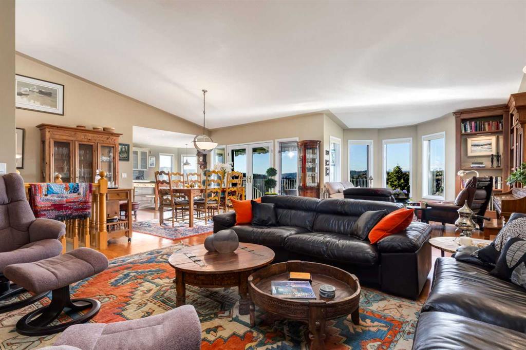 Picture for 42 Sunset Way  https://www.cirrealty.ca/reb/creb/17/A2265917_17.jpg