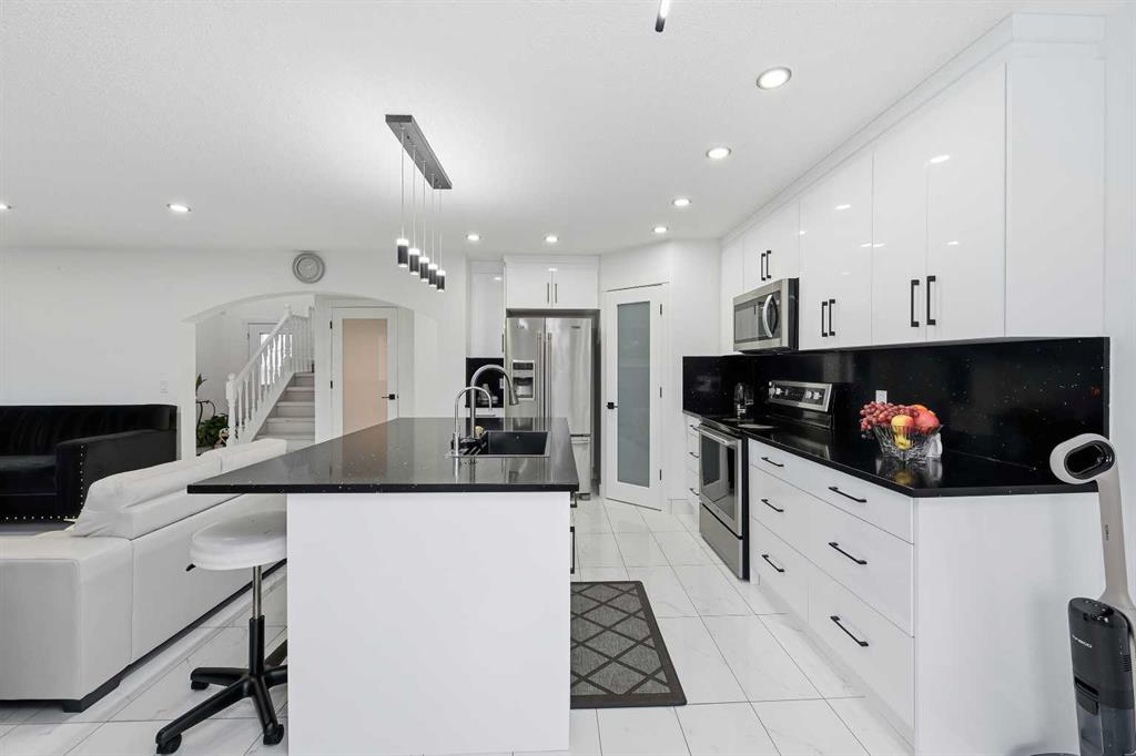 Picture for 53 Martha&apos;s Place NE