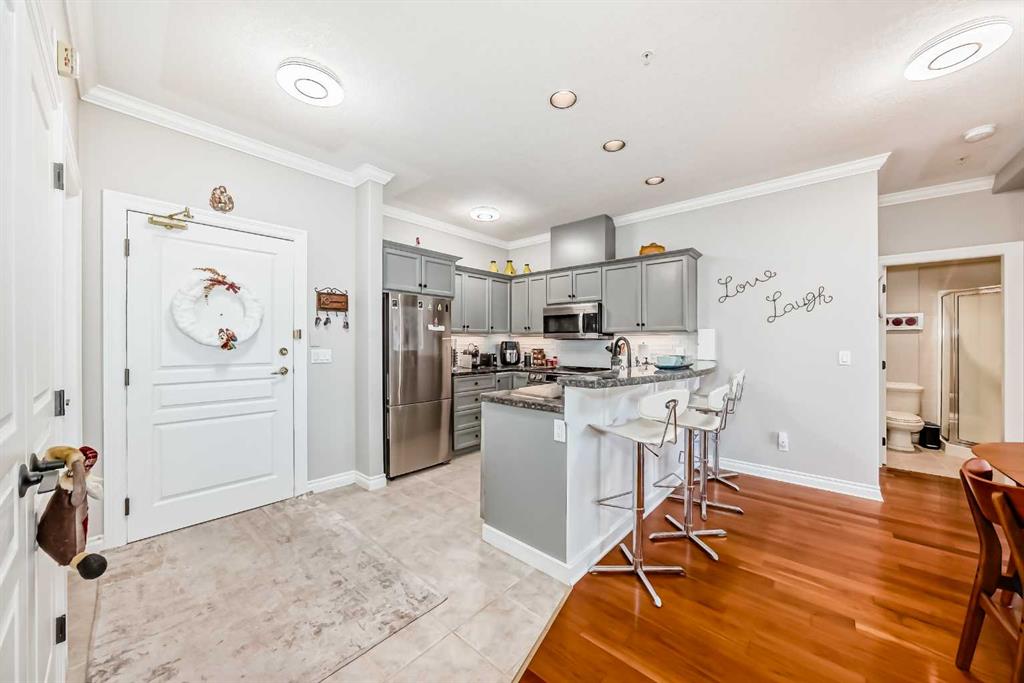 Picture for 301, 2320 Erlton Street SW