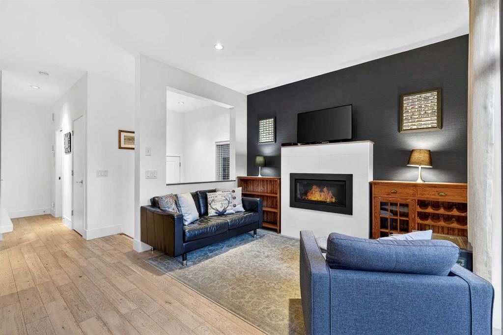 Picture for 2, 1919 30 Street SW