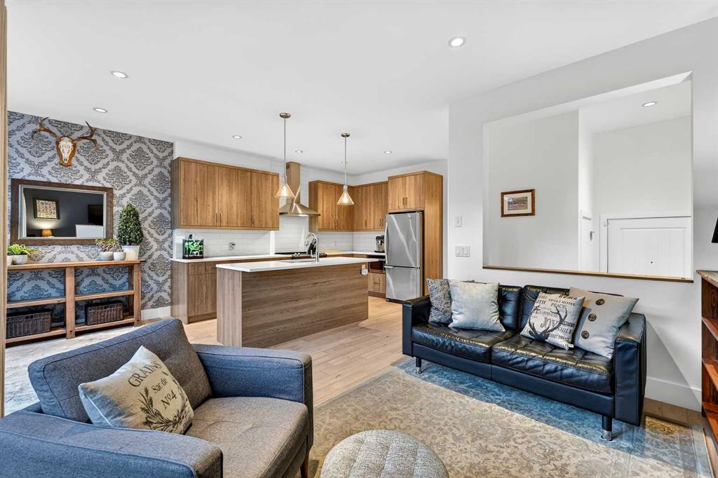 Picture for 2, 1919 30 Street SW