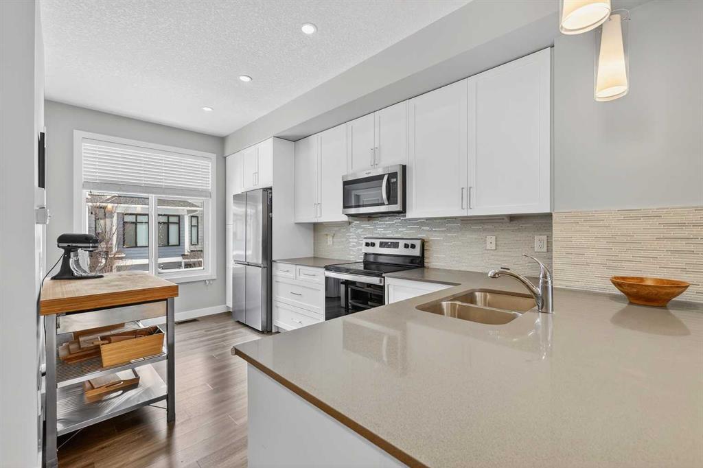 Picture for 19632 40 Street SE