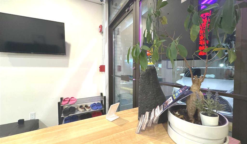 Picture for 4500 Macleod Trail SW