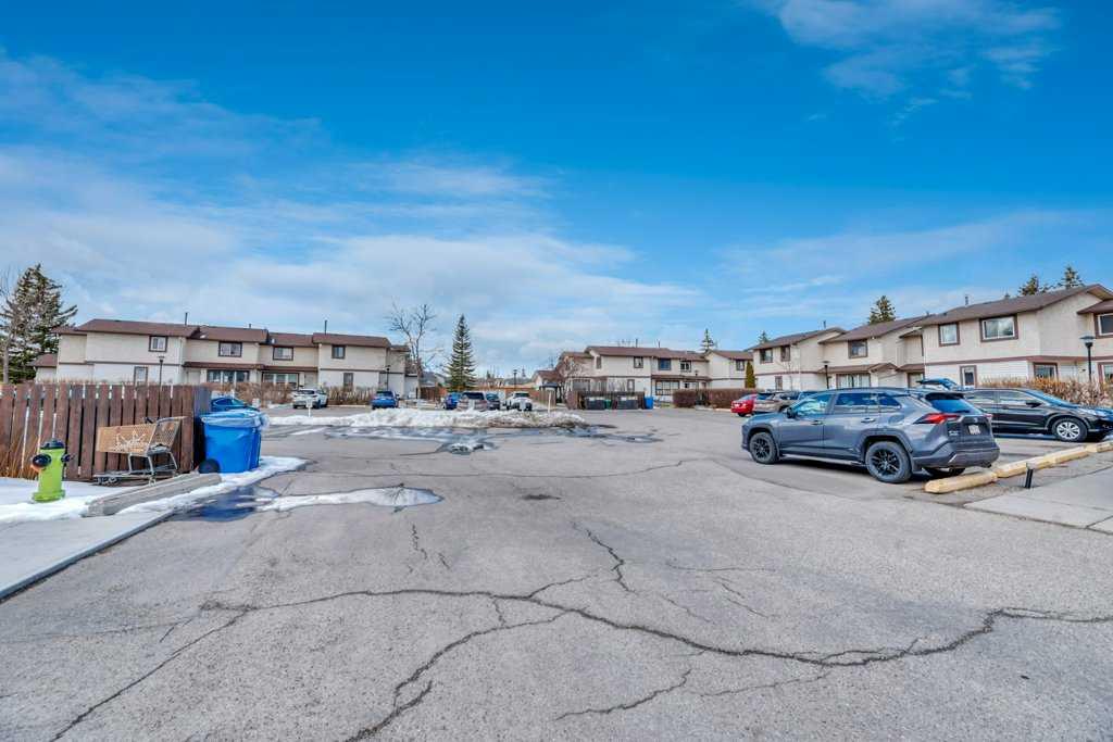 Picture for 8, 75 Templemont Way NE