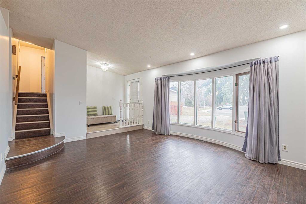 Picture for 64 Castledale Crescent NE