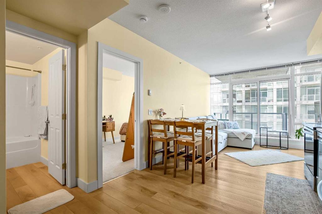 Picture for 402, 3830 Brentwood Road NW