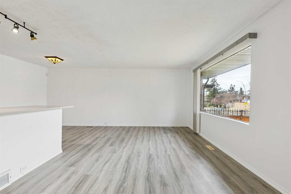 Picture for 12 Huntwick Way NE