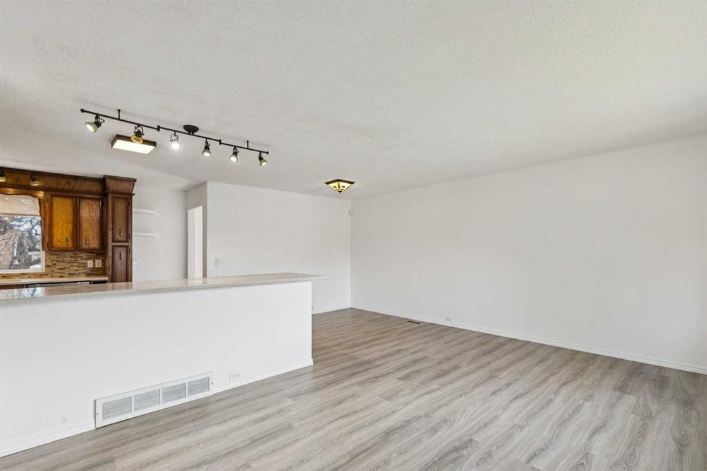 Picture for 12 Huntwick Way NE
