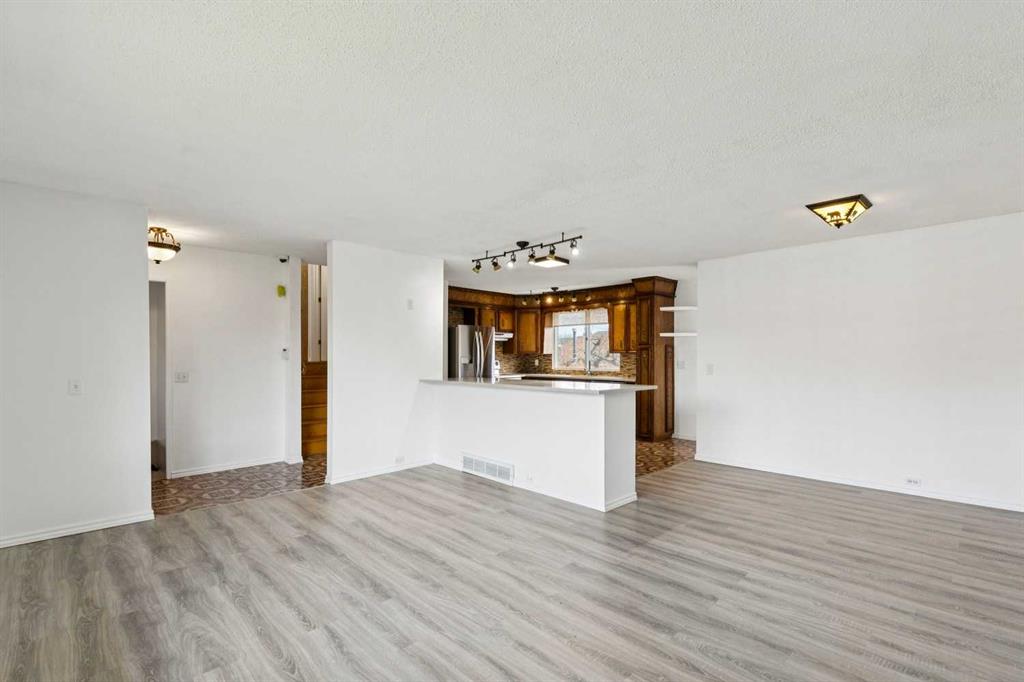 Picture for 12 Huntwick Way NE