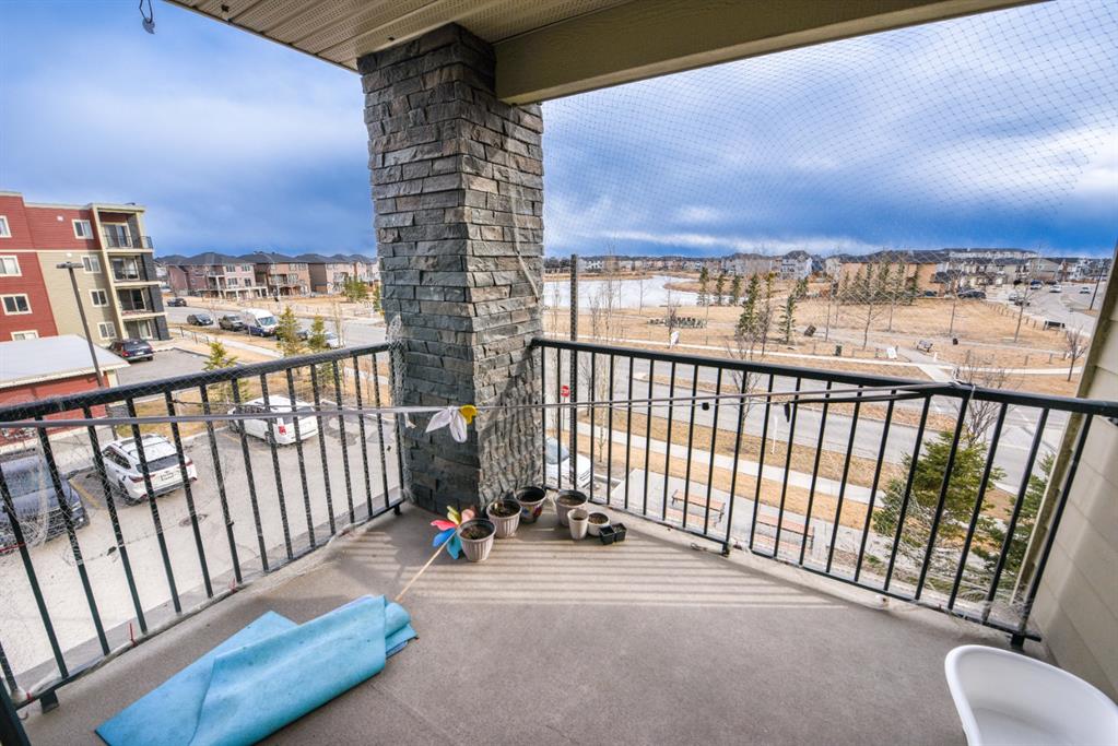 Picture for 302, 5 Saddlestone Way NE