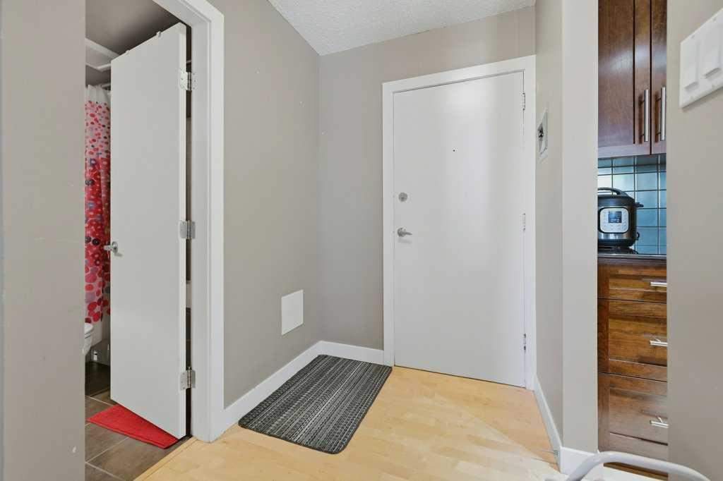 Picture for 403, 2220 16A Street SW