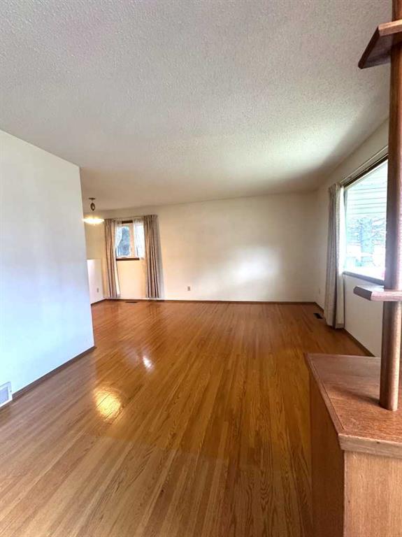 Picture for 1628 Rouleau Crescent SE