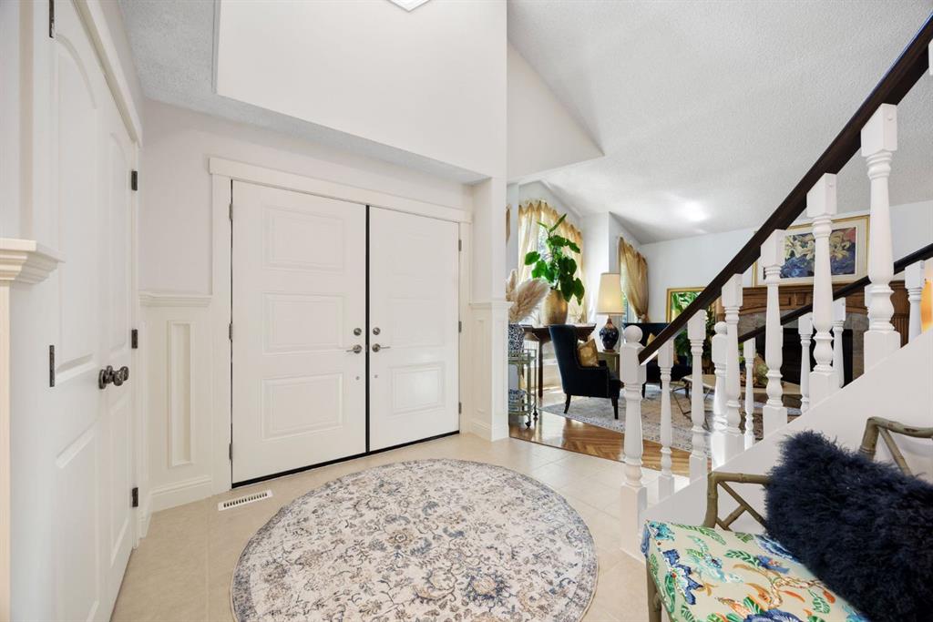 Picture for 51 Woodridge Close SW