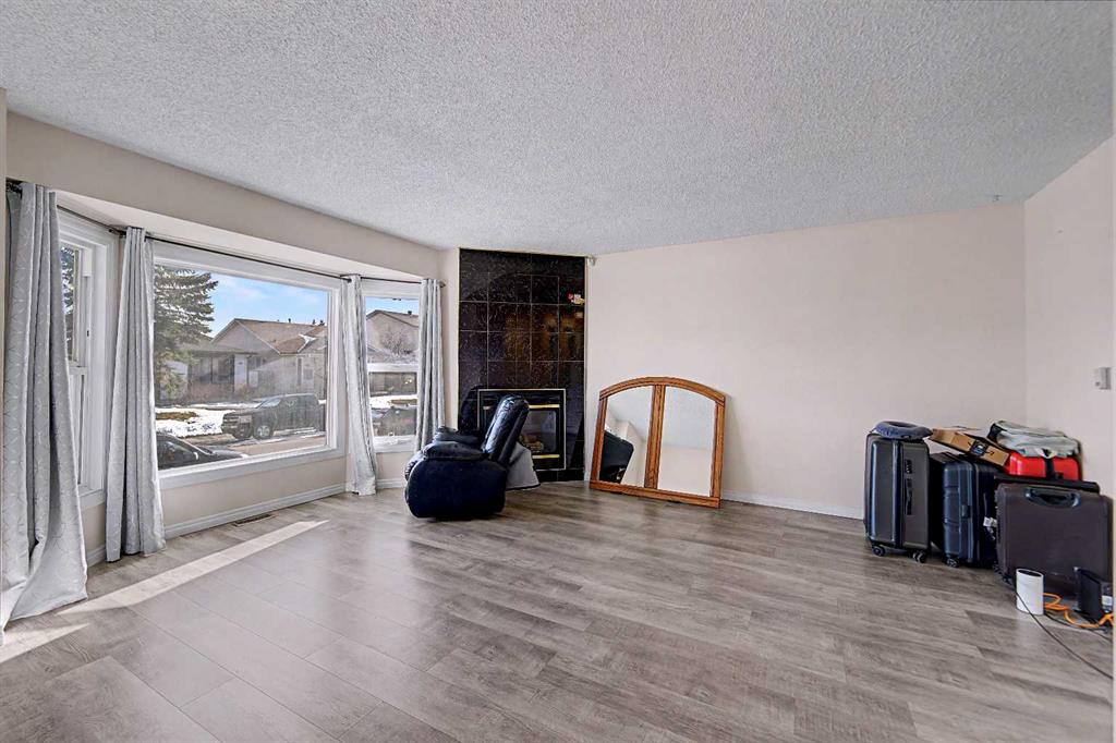 Picture for 48 Whitworth Way NE