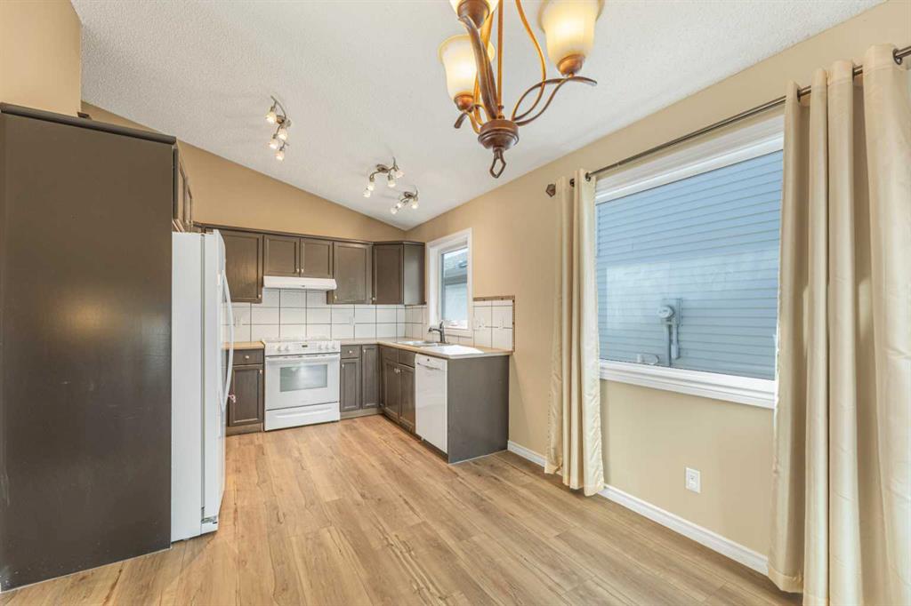 Picture for 215 Hidden Vale Place NW https://www.cirrealty.ca/reb/creb/18/A2266718_11.jpg