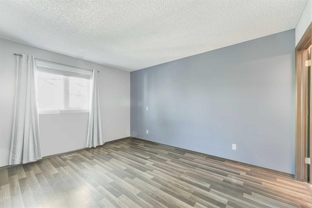 Picture for 215 Hidden Vale Place NW https://www.cirrealty.ca/reb/creb/18/A2266718_13.jpg