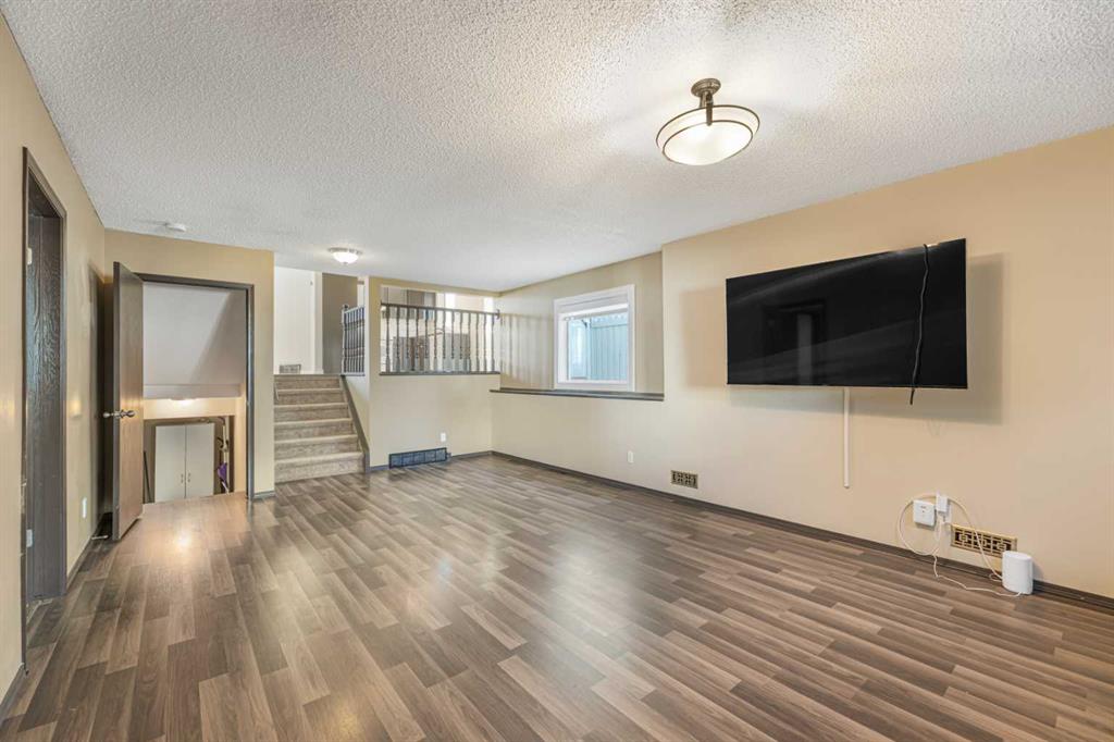 Picture for 215 Hidden Vale Place NW https://www.cirrealty.ca/reb/creb/18/A2266718_19.jpg