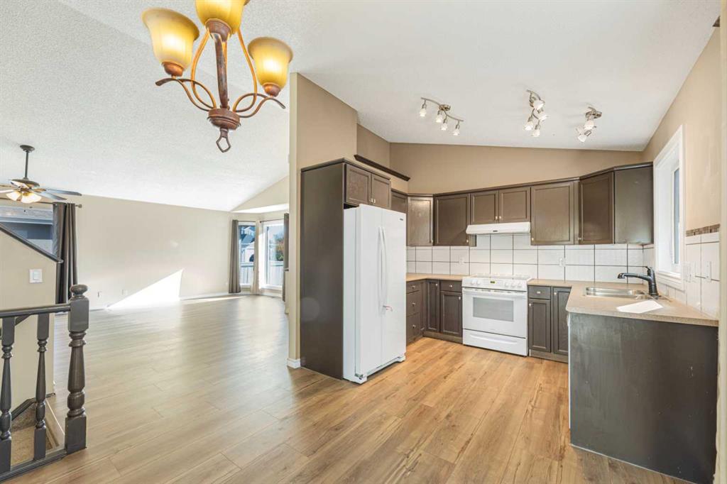 Picture for 215 Hidden Vale Place NW https://www.cirrealty.ca/reb/creb/18/A2266718_9.jpg