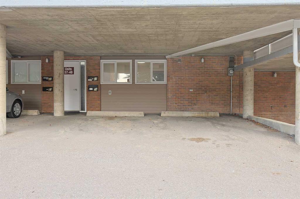 Picture for 39, 116 Silver Crest Drive NW https://www.cirrealty.ca/reb/creb/18/A2266918_24.jpg