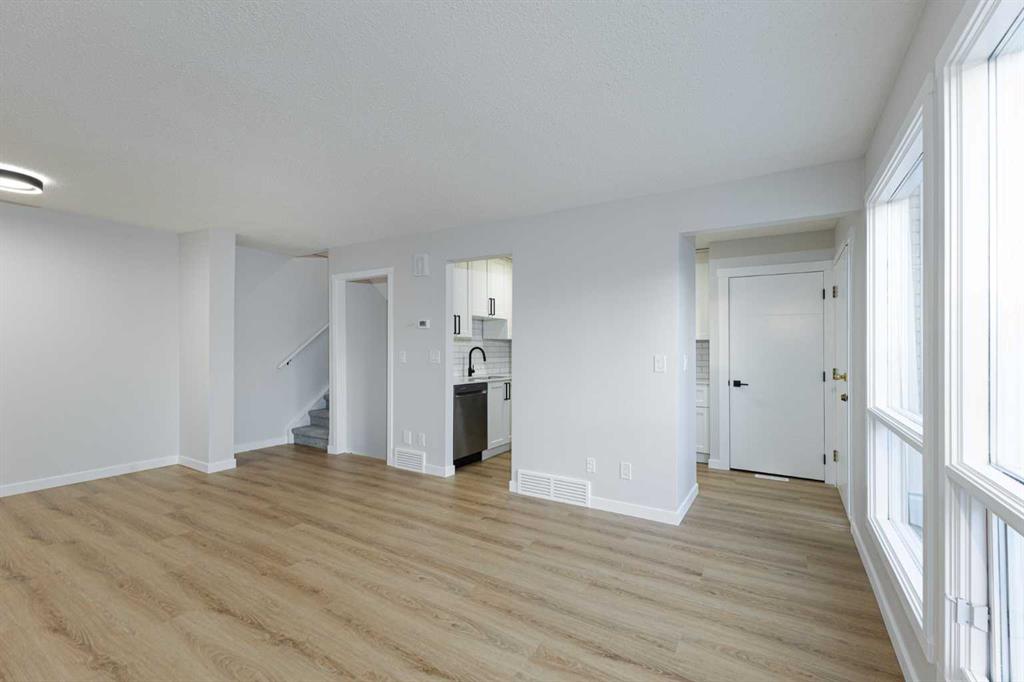 Picture for 39, 116 Silver Crest Drive NW https://www.cirrealty.ca/reb/creb/18/A2266918_8.jpg