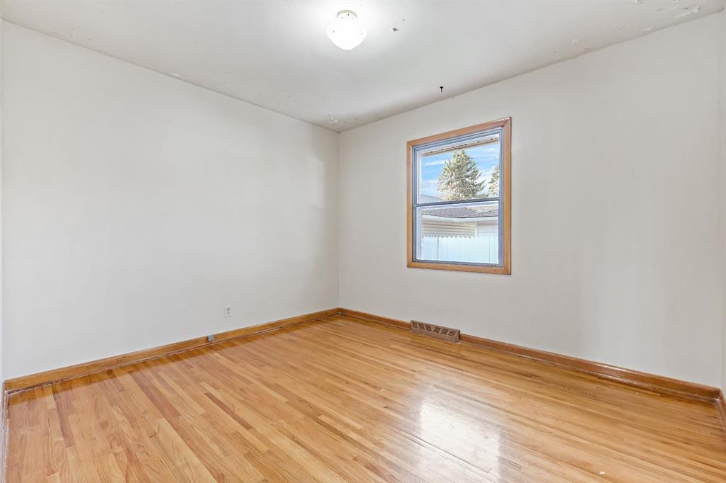 Picture for 5331 Buckthorn Road NW https://www.cirrealty.ca/reb/creb/18/A2267018_12.jpg