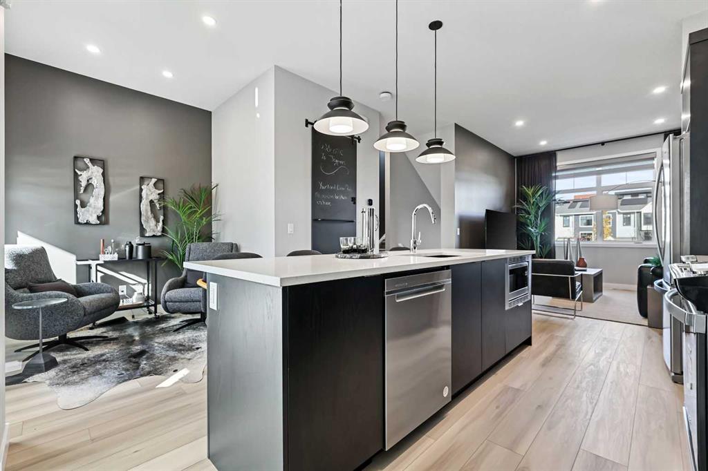 Picture for 112, 595 Mahogany Road SE