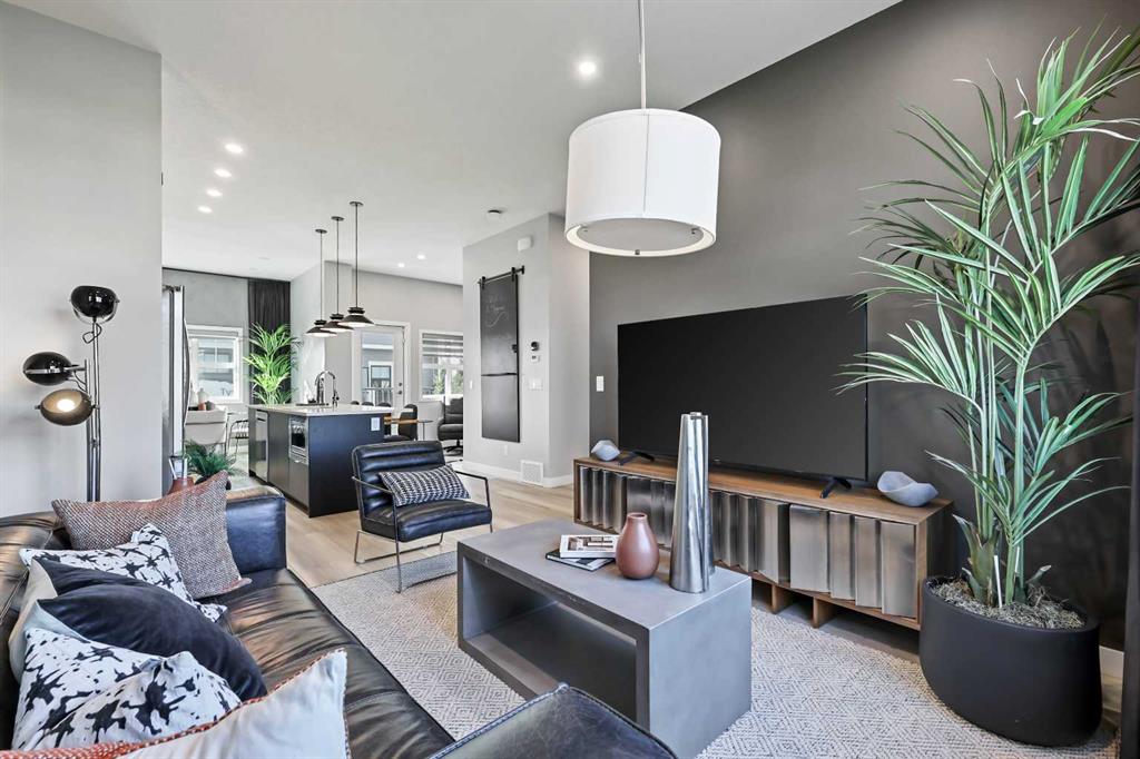 Picture for 112, 595 Mahogany Road SE