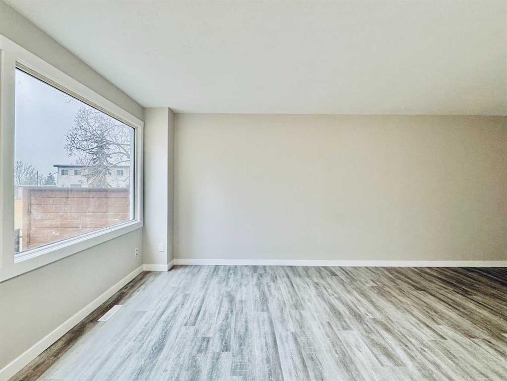 Picture for 221, 2211 19 Street NE