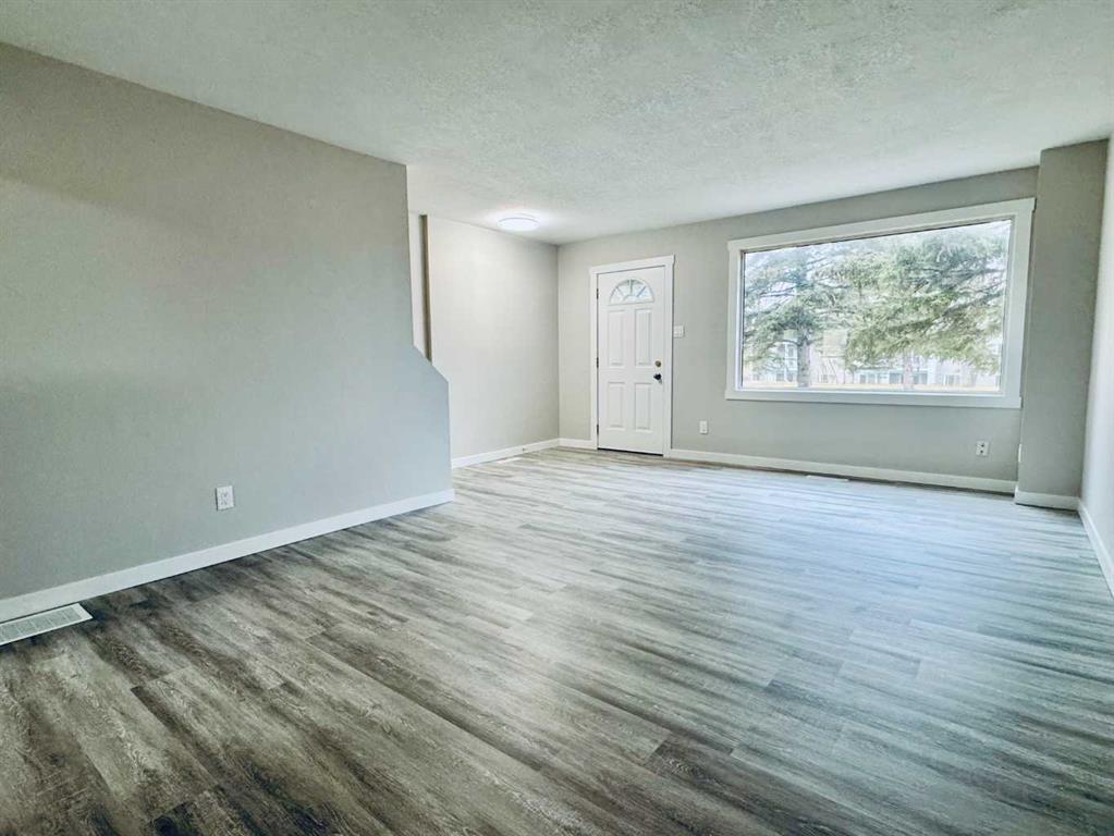 Picture for 221, 2211 19 Street NE