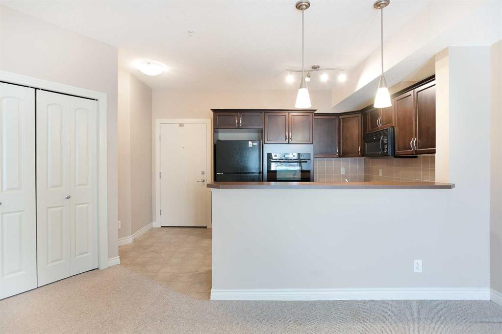 Picture for 217, 60 Royal Oak Plaza NW