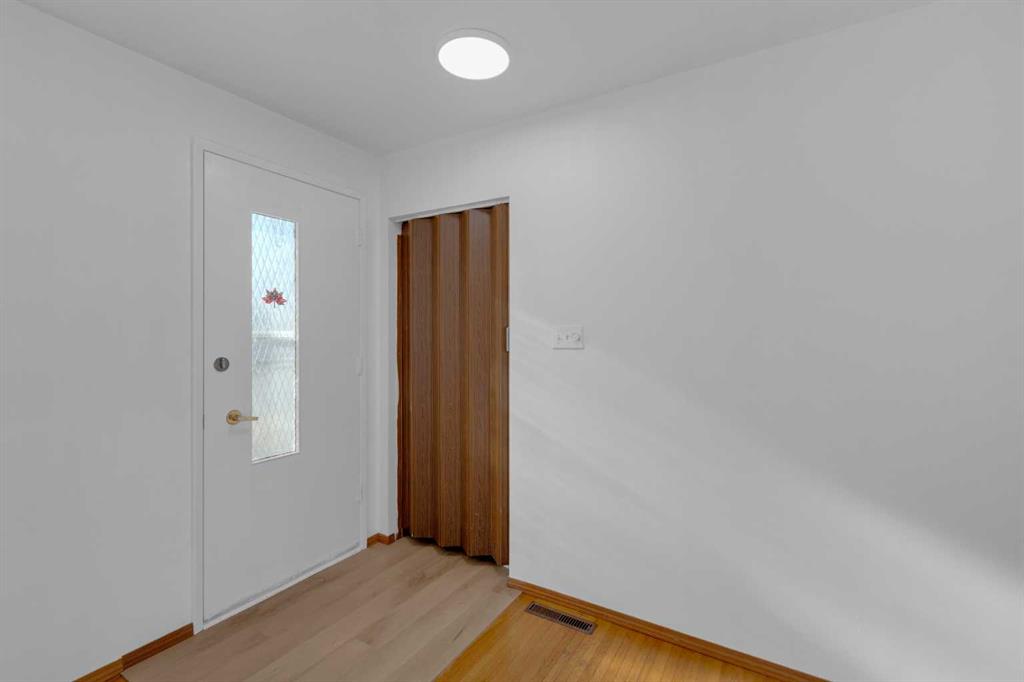 Picture for 1980 Cottonwood Crescent SE