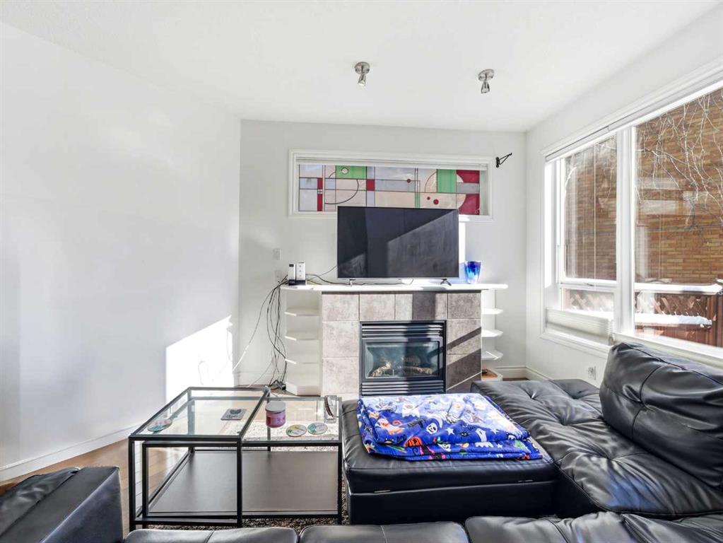 Picture for 2, 2040 35 Avenue SW