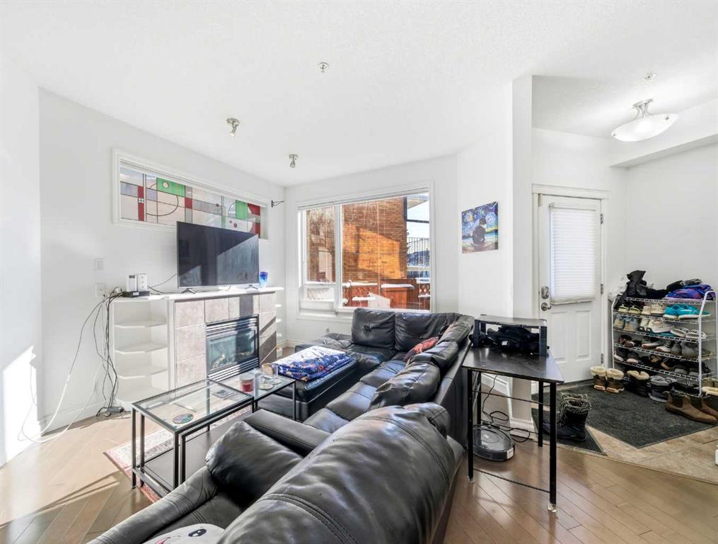 Picture for 2, 2040 35 Avenue SW