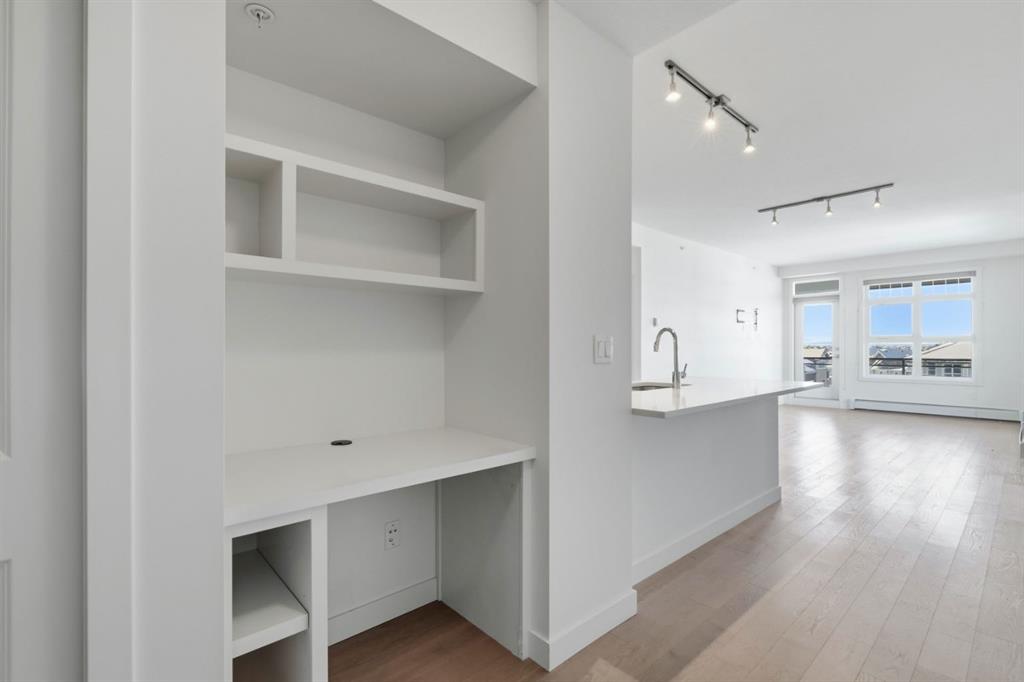 Picture for 402, 25 Auburn Meadows Avenue SE