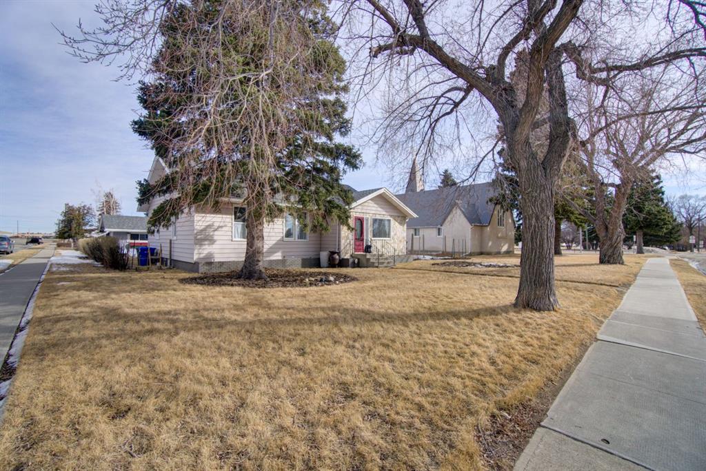 Picture for 4312 2 Street W