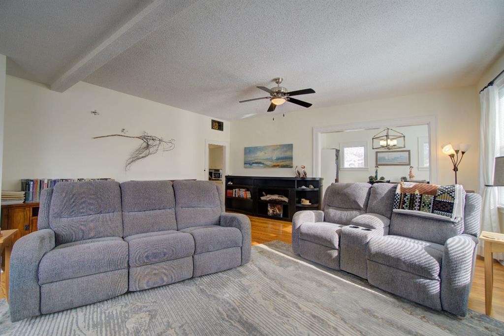 Picture for 4312 2 Street W