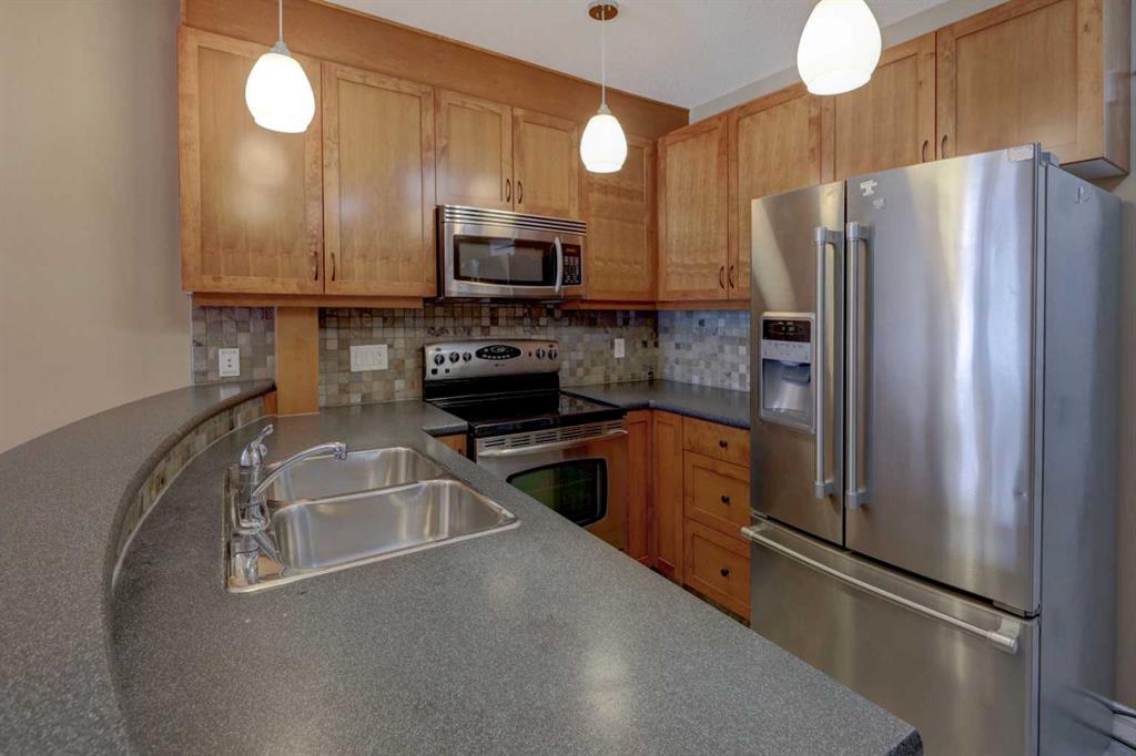 Picture for 209, 8 Hemlock Crescent SW