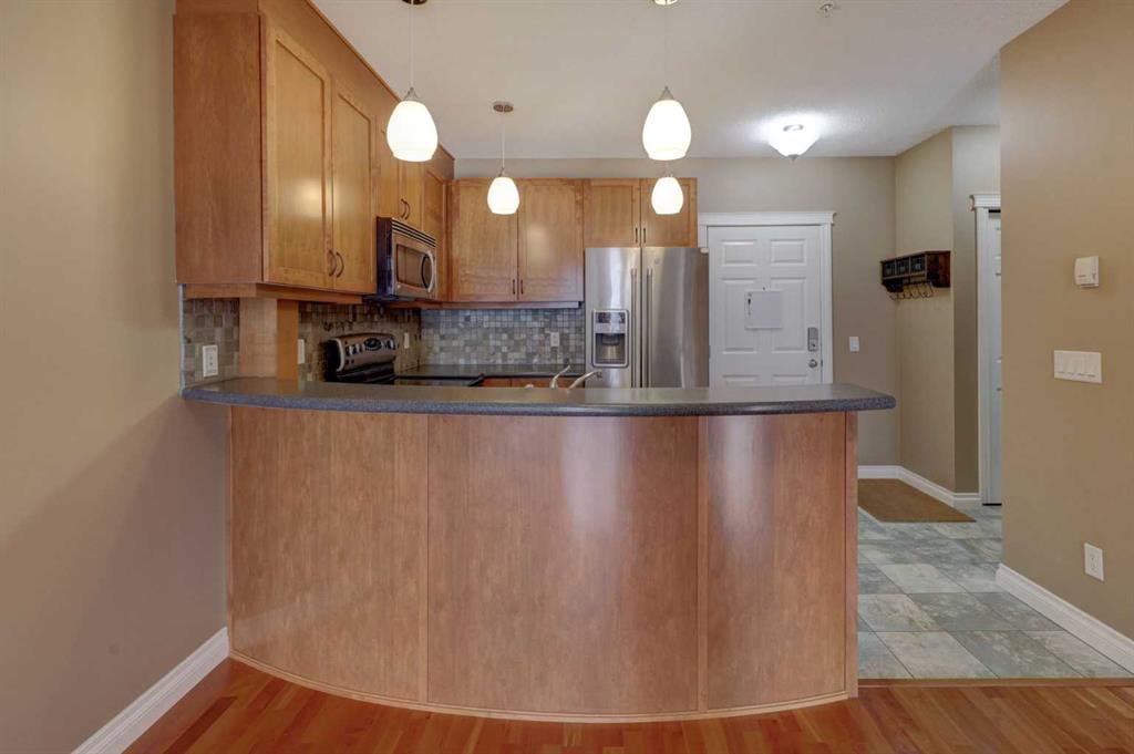 Picture for 209, 8 Hemlock Crescent SW