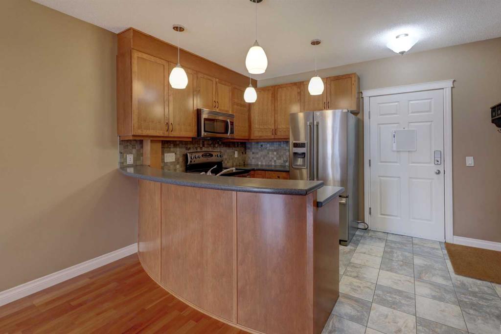 Picture for 209, 8 Hemlock Crescent SW