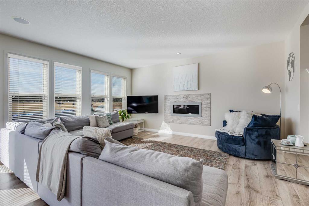 Picture for 212 Auburn Meadows Crescent SE