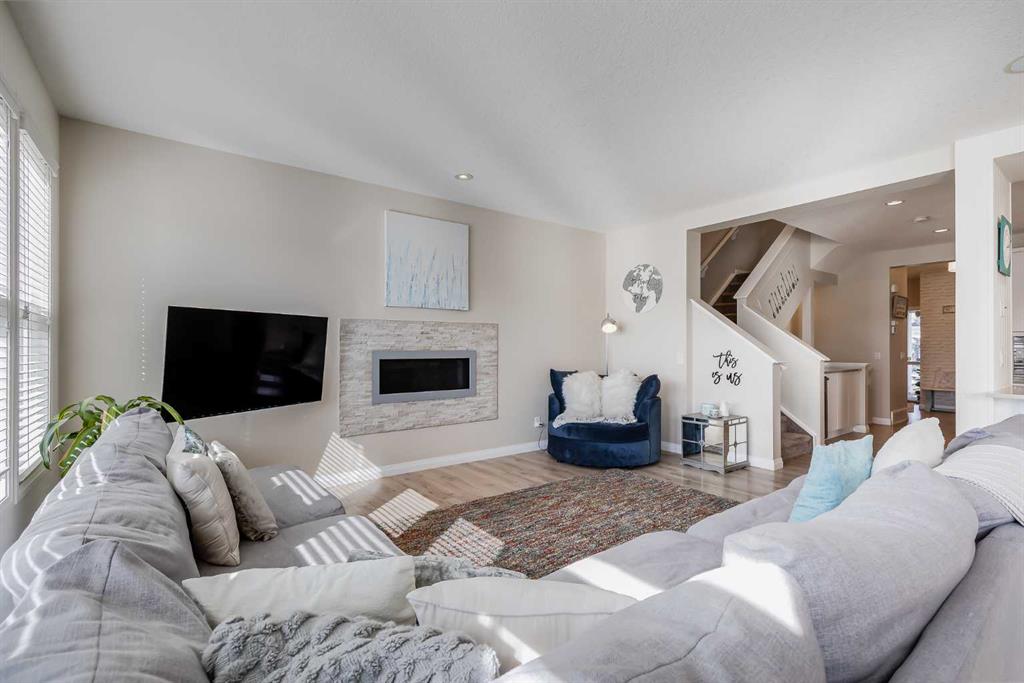 Picture for 212 Auburn Meadows Crescent SE