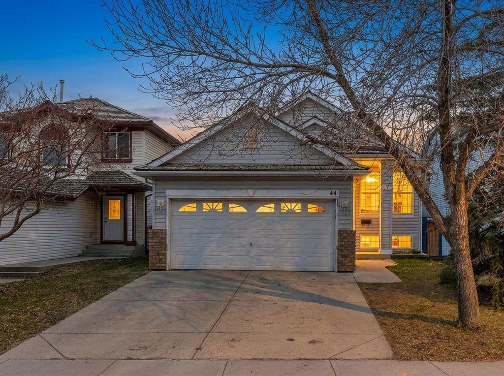 Picture for 44 Douglas Glen Crescent SE