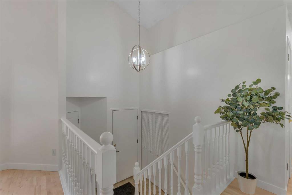 Picture for 44 Douglas Glen Crescent SE