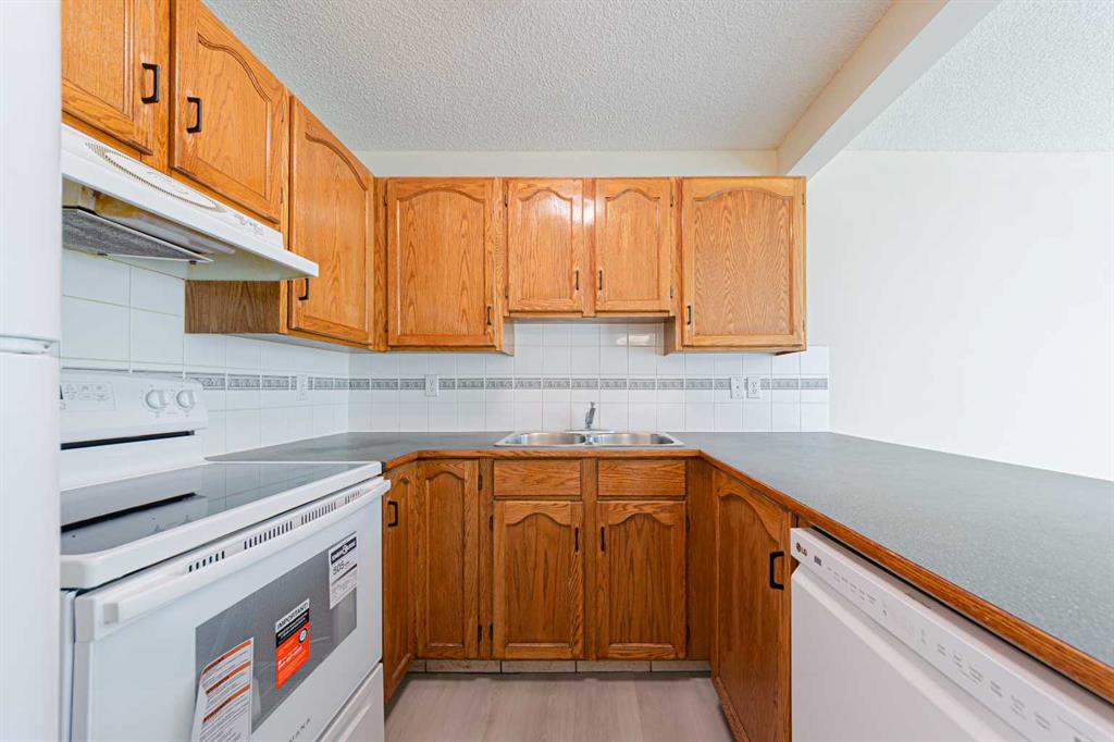 Picture for 88 Country Hills Villas NW